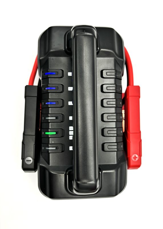 CARKU EPower-326B — пусковий пристрій 12/24 В 3500 А 56000 мАг для легкових і вантажних авто
