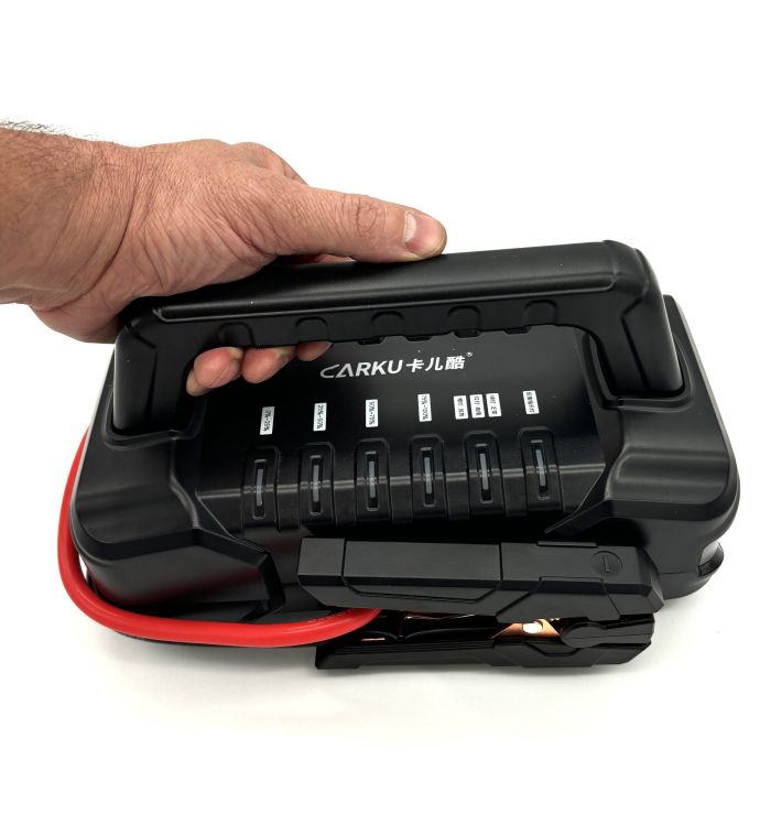 CARKU EPower-326B — пусковий пристрій 12/24 В 3500 А 56000 мАг для легкових і вантажних авто